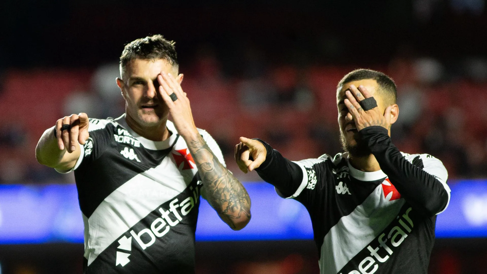 Denílson fica incrédulo com atropelo do Vasco contra o São Paulo no Brasileirão: “Deve ser o frio”