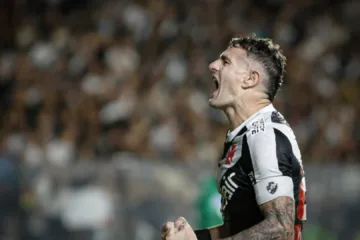 Fernando Diniz elogia Vegetti e admite desconhecer parcialmente o elenco do Vasco