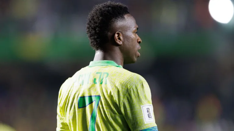 Fernandinho cobra Vinícius Júnior na seleção brasileira como craque atua no Real Madrid: “Não tem mais desculpas”