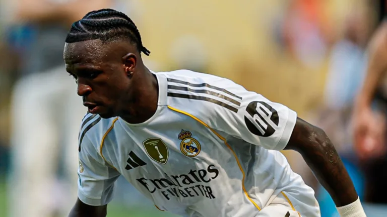 Jornal espanhol destaca ‘coleção de erros’ de Vinícius Júnior em estreia do Real Madrid na Copa do Mundo de Clubes