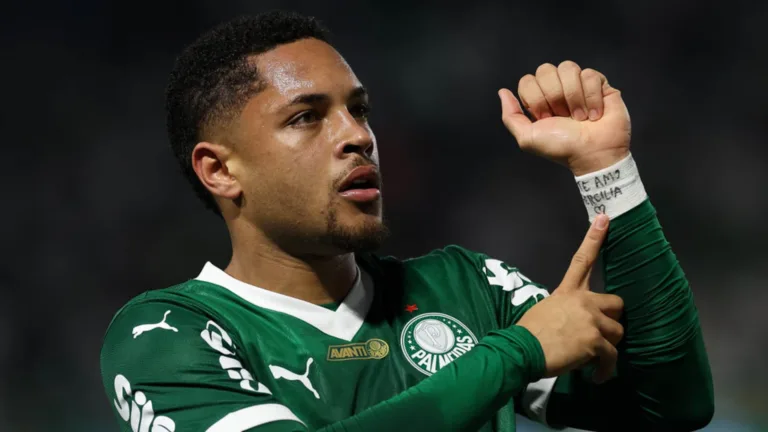 Rizek revela incômodo nos bastidores após atuação de Vitor Roque em Palmeiras x Porto: “Pisou pouco na área”