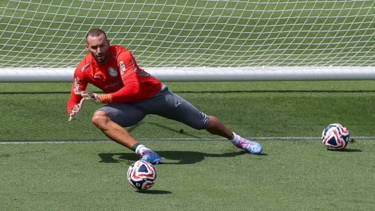 Weverton, do Palmeiras, destaca experiência do Al-Ahly e manda recado: “Favoritismo não ganha jogo”