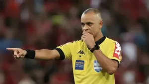 VSR explica diferenças de arbitragem entre o Brasileirão e o Mundial de Clubes: “Por que eles vão bem na Fifa?”