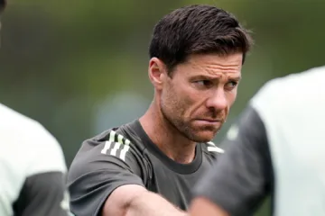 Xabi Alonso revela ‘encantamento’ com Vinícius Júnior no Real Madrid: “Dez segundos para perceber quem é” 