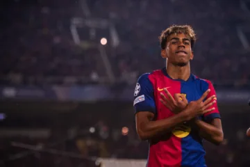 De férias no Brasil, Yamal, do Barcelona, aproveita dia ao lado de Neymar, do Santos
