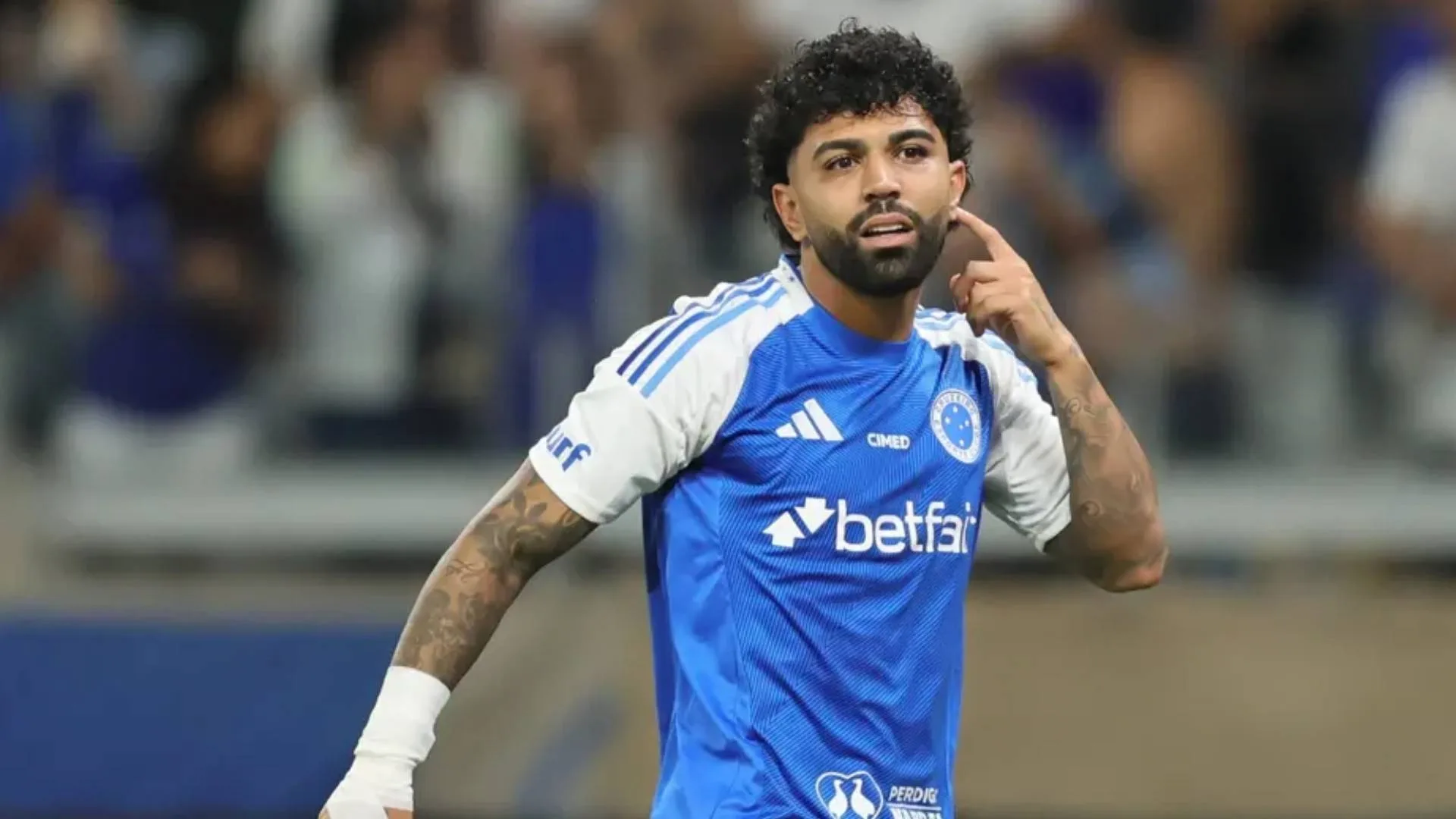 Fernando Rocha diz que jogador do Flamengo quer atuar com Gabigol no Cruzeiro e torcedores chutam: “Luiz Araújo?”