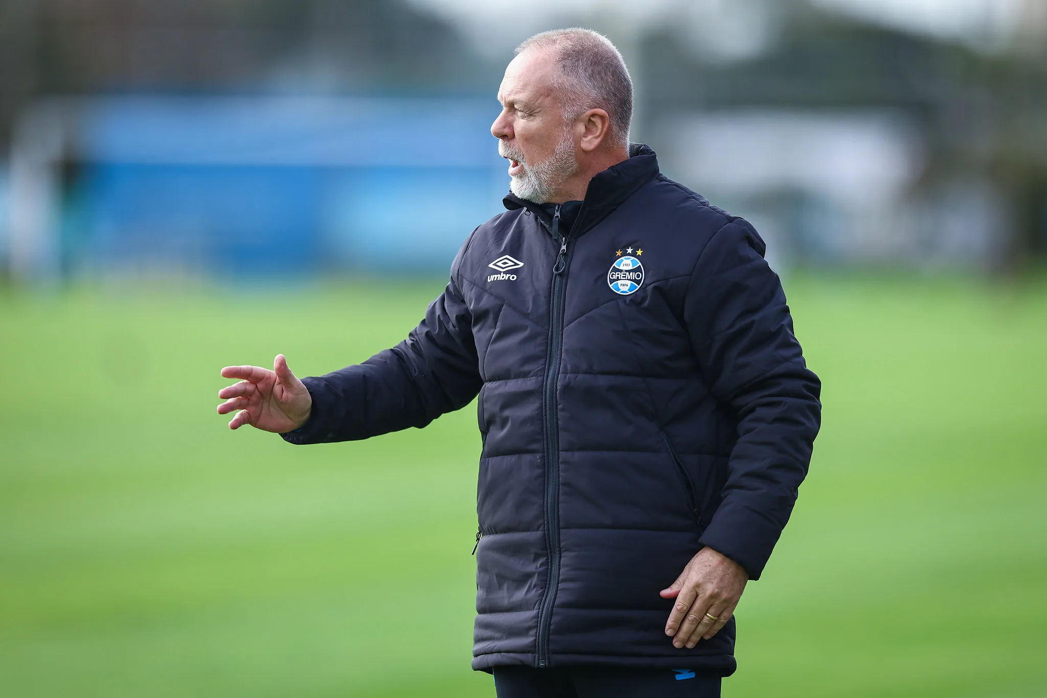 Meneghetti elogia sinceridade de Mano Menezes ao admitir que Grêmio estava desorganizado: “Não desrespeitou Quinteros”