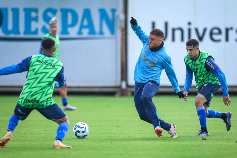 Alex Bagé se frustra com nova ausência de Cuéllar e questiona justificativa do Grêmio: “Como assim preservação?”