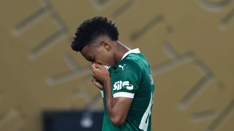 Após eliminação do Palmeiras, Estevão se junta a elenco do Chelsea para primeira adaptação nos Estados Unidos