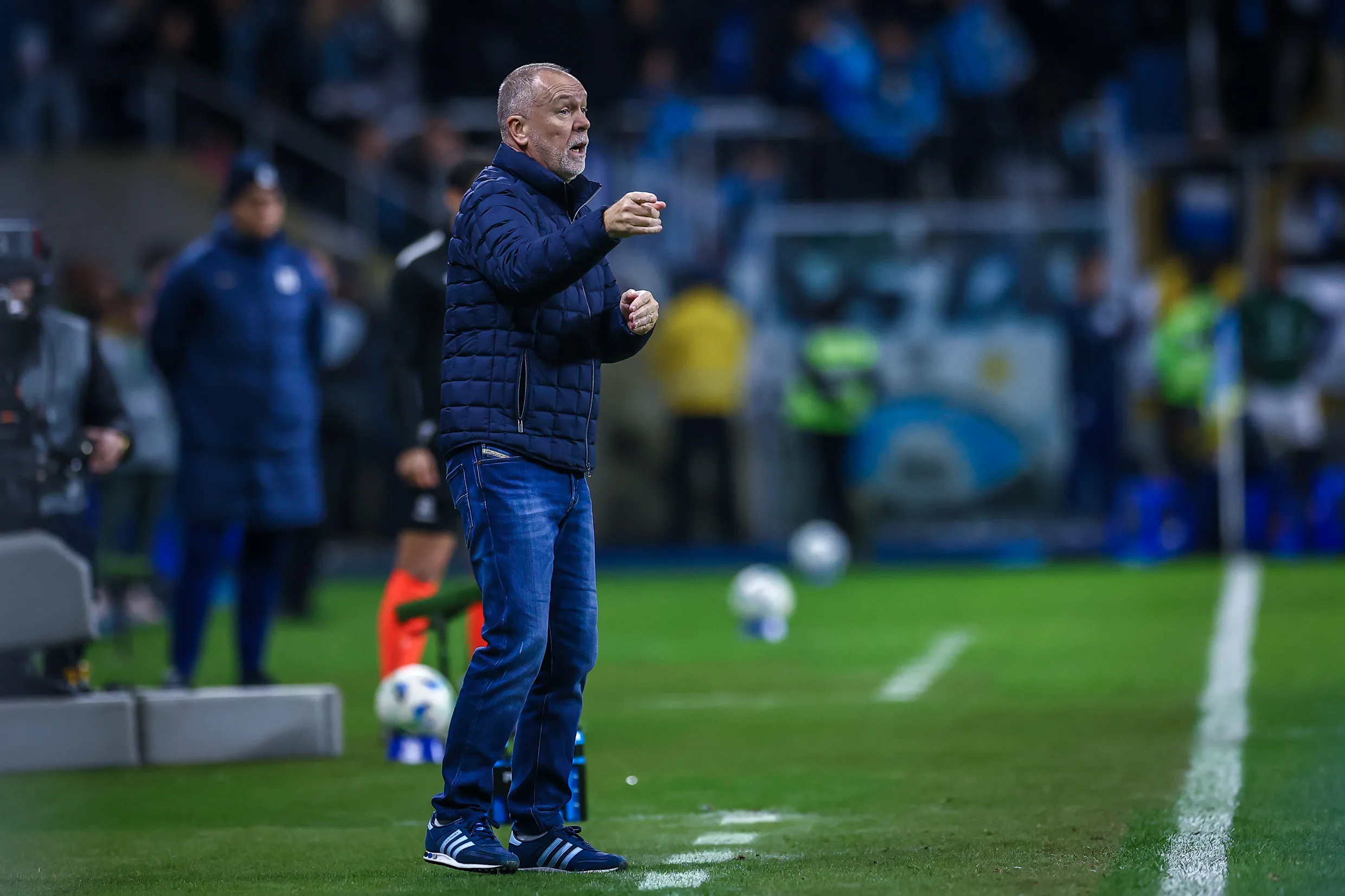 Mano Menezes admite dificuldades no Grêmio e pede evolução após eliminação na Sul-Americana: “Caminho é longo e duro”
