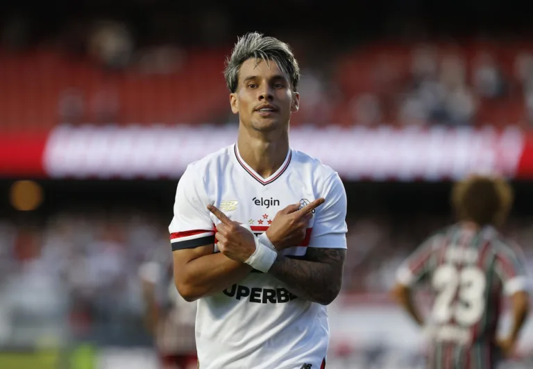 Ferreira marca mais um gol pelo São Paulo e manda recado para Craque Neto: “Vai ter que usar a tanguinha”
