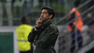 Abel Ferreira critica gramado do Allianz e reclama de postura do Palmeiras: “Na segunda parte, fomos passivos”