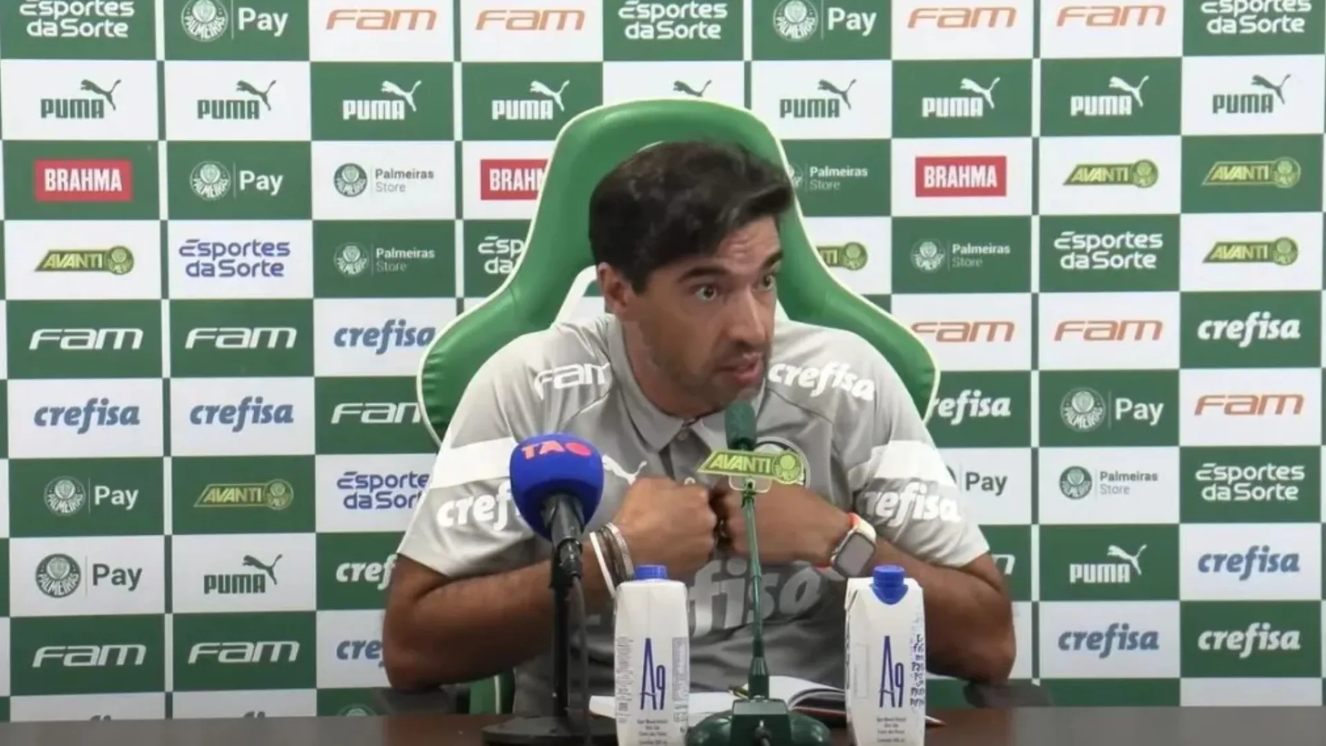 Muller vê exagero de Abel Ferreira com cláusula em novo contrato com Palmeiras: “Leila não vai aceitar”