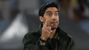 Edu Dracena reprova atitude de Abel Ferreira após goleada contra o Universitario-PER: “Eu não faria isso”