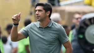 Renovação de Abel Ferreira no Palmeiras tem apenas um impasse e Nicola comenta sobre salário: “25% de aumento”