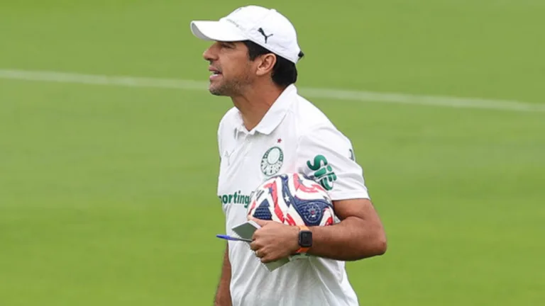 Flávio Prado liga sinal de alerta para Abel Ferreira no Palmeiras após o Mundial: “Gastou R$ 500 milhões”