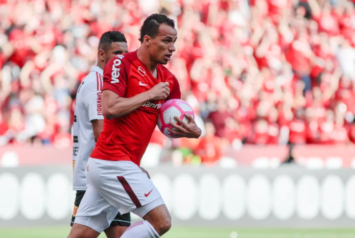Leandro Damião, ex-Internacional, é contratado por time amador com ajuda de Pará, ex-Santos