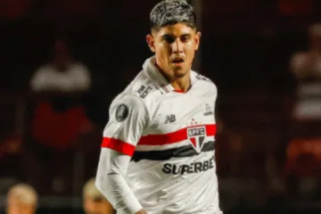 Alan Franco ressalta desejo de ficar no São Paulo e torcedores cobram: “Casares tem que agir”