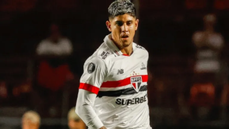 Alan Franco ressalta desejo de ficar no São Paulo e torcedores cobram: “Casares tem que agir”