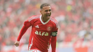 Renata Fan se anima com atuação do Internacional no Brasileirão e Edu Dracena reage: “Obrigação de vencer”