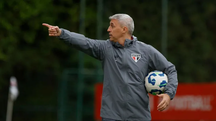 André Hernan detalha escalação do São Paulo com Crespo: “Marcos Antônio e Oscar serão titulares contra o Flamengo” André Hernan detalha escalação do São Paulo com Crespo: “Marcos Antônio e Oscar serão titulares contra o Flamengo”