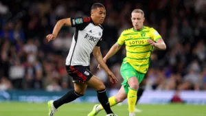 André Hernan revela reunião entre Corinthians e Carlos Vinícius, mas faz alerta: “Ainda não fizeram uma proposta”