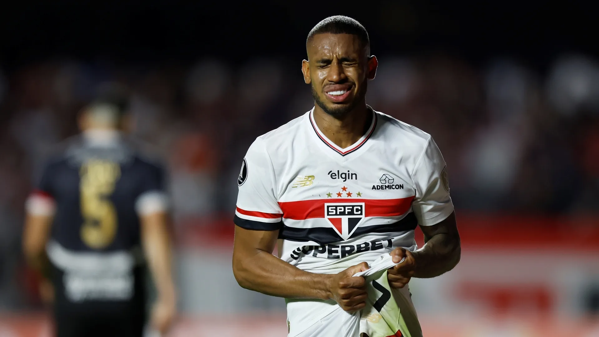 Cicinho pede mudanças no ataque do São Paulo e critica André Silva: “Fazendo a torcida chorar”