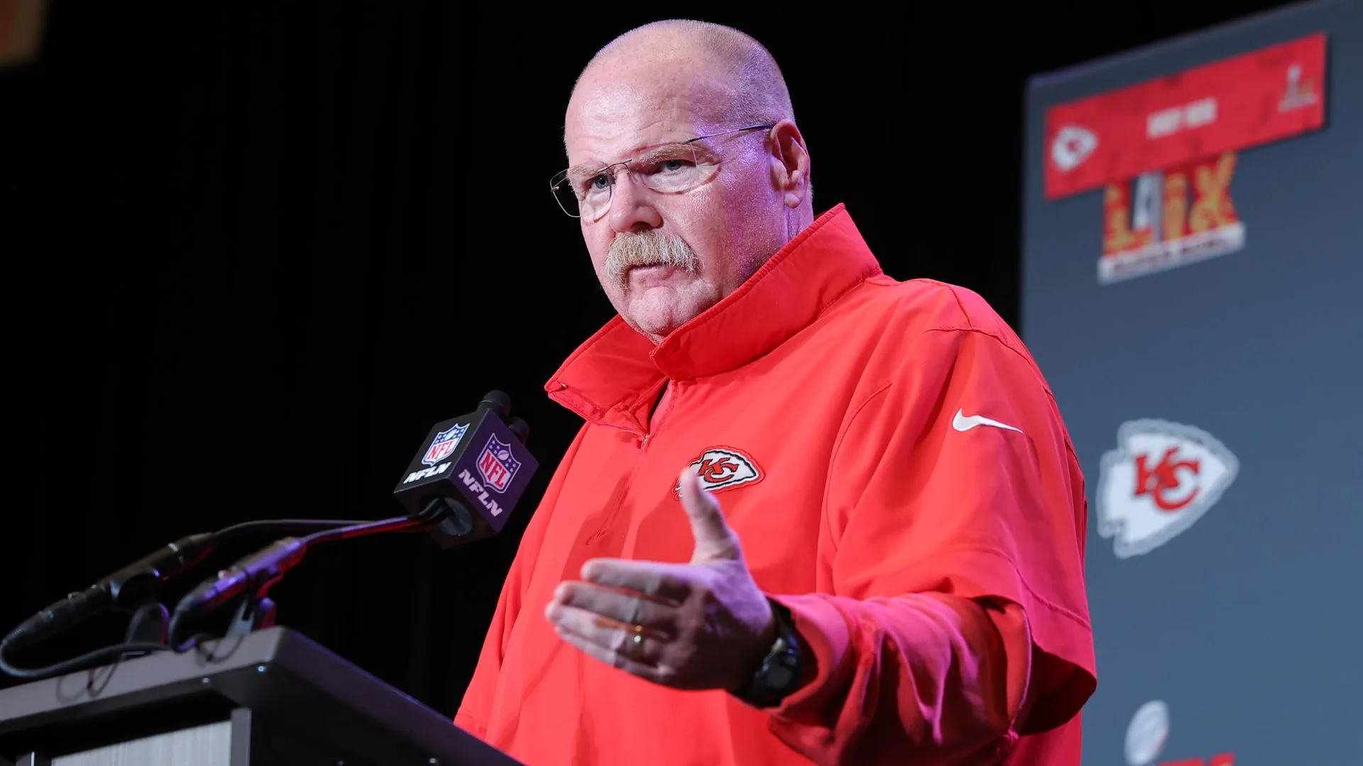 Andy Reid, Sean McVay, Nick Sirianni e mais: o top-10 dos treinadores da NFL em 2025