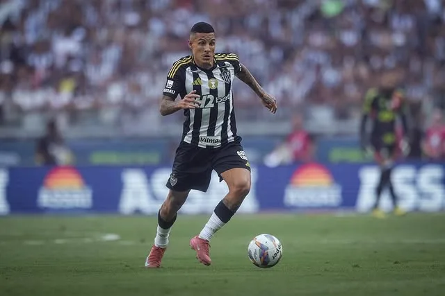 Torcedores do Atlético-MG reagem a proposta da Rússia por Guilherme Arana: “Se sair, vai trazer quem?”