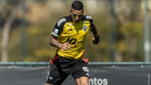 Guilherme Arana, do Atlético-MG, é liberado do DM e fica mais perto de retornar ao time no Brasileirão 
