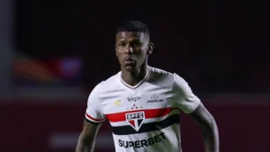 Marcelo Braga revela primeira escalação de Crespo no São Paulo e torcida protesta: “Arboleda no banco não”