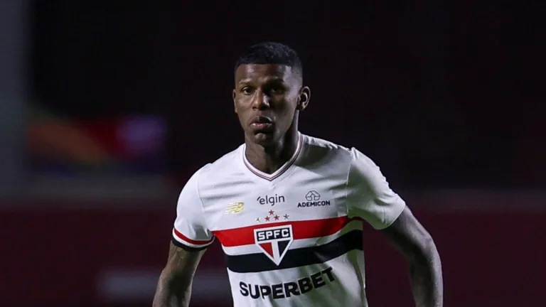 Marcelo Braga revela primeira escalação de Crespo no São Paulo e torcida protesta: “Arboleda no banco não”