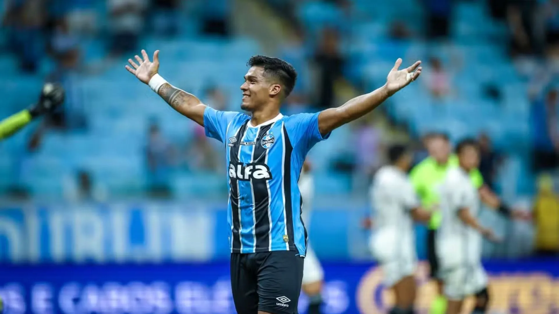 Arezo, emprestado ao Peñarol, sinaliza condição que atrapalhou rendimento no Grêmio: “Não havia tempo para nada”
