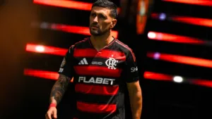 Gerson deixa o Flamengo e Filipe Luís pode escolher Arrascaeta para herdar a braçadeira de capitão do time