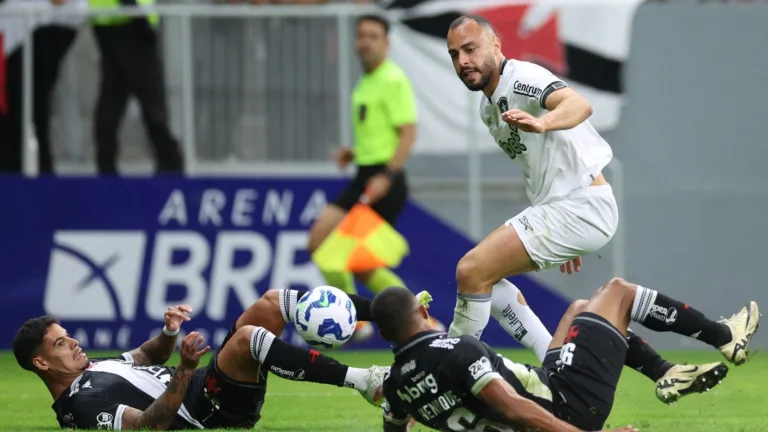 Arthur Cabral desencanta e Botafogo vence Vasco no Brasileirão com Davide Ancelotti no banco
