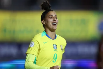 Arthur Elias fala sobre a titularidade de Amanda Gutierres no duelo entre Brasil e Venezuela