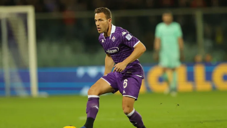 Grêmio oficializa sondagem por Arthur e torcedores dão ultimato ao jogador: “Que não volte mais”