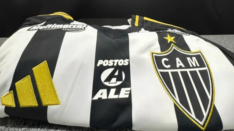 Atlético-MG fecha com novo patrocínio e posição da marca na camisa irrita torcedores: “Parecendo um painel de propaganda”