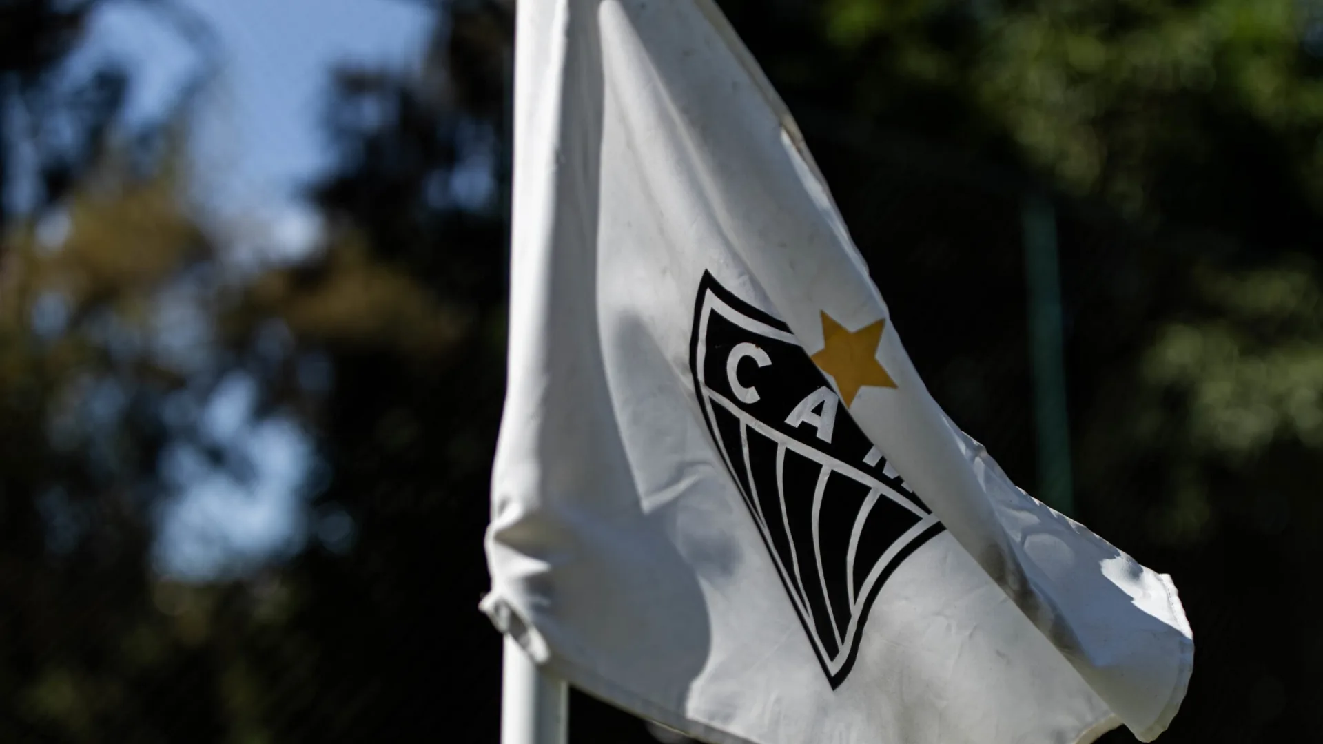 Atlético-MG prioriza resolução de pendências com o elenco durante janela de transferências 