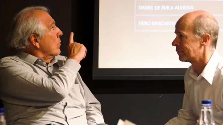 Torcedores do Atlético-MG expressam descontentamento com a SAF na sede do clube