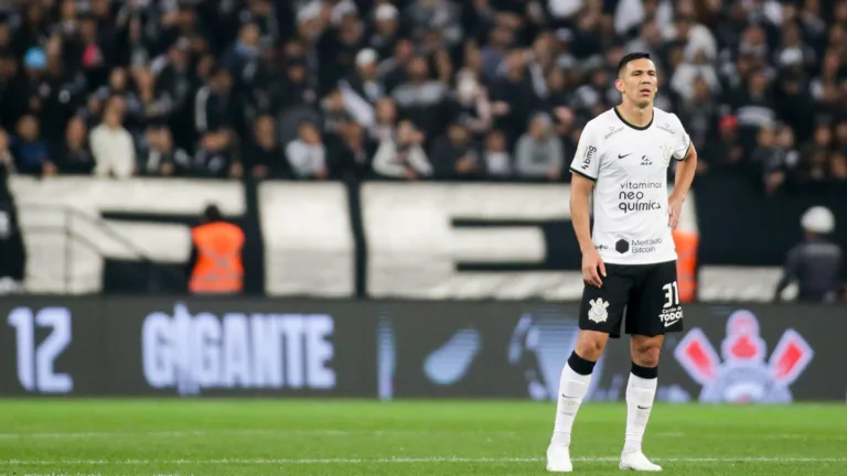 Torcedores do Grêmio reprovam contratação de zagueiro paraguaio Balbuena, ex-Corinthians: “Decadência técnica”