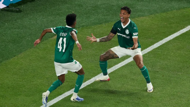 Caio Ribeiro alerta Palmeiras após saídas de Estêvão e Richard Ríos: “Não tem um grande craque”