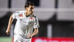 Gabriel Bontempo tem bons números e pede passagem para ser titular no Santos