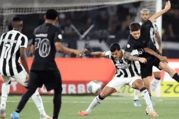 Onde assistir Botafogo x Corinthians no Brasileirão: escalações, desfalques e retrospecto