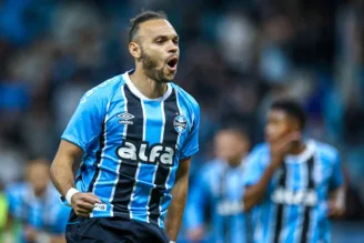 Braithwaite comemorando gol