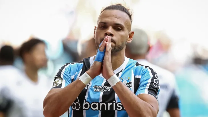 Grêmio não terá Braithwaite no duelo da Recopa Gaúcha e Mano Menezes tem duas opções para vaga Grêmio não terá Braithwaite no duelo da Recopa Gaúcha e Mano Menezes tem duas opções para vaga