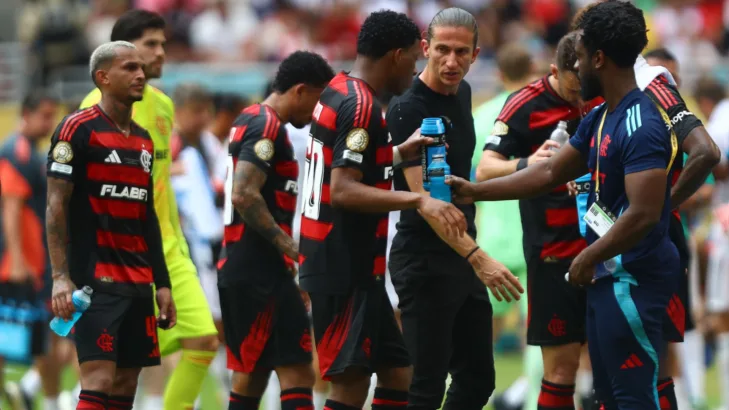 Brasileirão tem reinício neste fim de semana com Flamengo na liderança e Internacional na zona da degola Brasileirão tem reinício neste fim de semana com Flamengo na liderança e Internacional na zona da degola