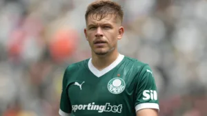 Bruno Fuchs deve ganhar protagonismo na zaga do Palmeiras após lesão de Murilo no Mundial de Clubes