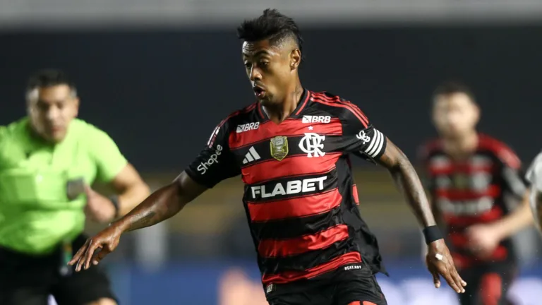 Flávio Prado exalta atuação de Bruno Henrique na vitória do Flamengo contra o Internacional: “Jogador especial e diferente”