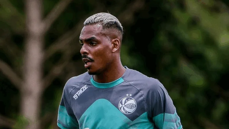 Caíque se manifesta após ser reprovado em exames médicos no Grêmio e torcida reage: “Vai jogar em outro time”